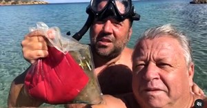 Ata Demirer sosyal medyadan seslendi: Denize çöp atmayın