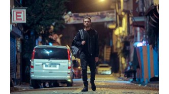 Çukur'a damga vuran sahne! Yamaç Koçavalı, mahalleden kovuldu