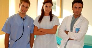Doktorlar dizisinin oyuncuları Yasemin Özilhan ve Yağmur Atacan, yıllar sonra buluştu