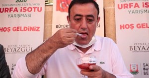 En lezzetli isot yarışmasında jüri olan Mahmut Tuncer zor anlar yaşadı