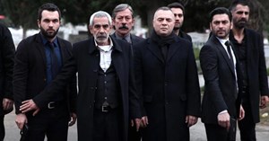 Eşkıya Dünyaya Hükümdar Olmaz dizisinin setini zorbalar bastı! Çalışanlar otel camından yardım çığlığı attı