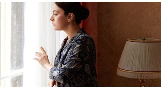 Ezgi Mola 8 yıl sonra dizi setlerinde…
