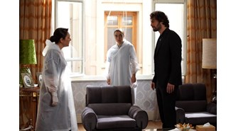Ezgi Mola ve Merve Dizdar, Masumlar Apartmanı'ndaki performanslarıyla parmak ısırttı
