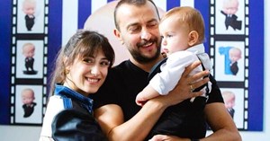 Hazal Kaya ile Ali Atay oğulları Fikret Ali'nin doğum gününü kutladı