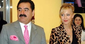 İbrahim Tatlıses'in eski eşi Ayşegül Yıldız, amuda kalkarak poz verdi