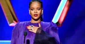 İç çamaşırı defilesinde İslam'a saygısızlık yapan Rihanna, Müslümanlardan özür diledi