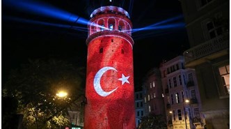İstanbul'un simgelerinden Galata Kulesi ziyarete açıldı