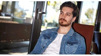Kilo alıp saçlarını uzatan Çağatay Ulusoy, yeni imajıyla ağızları açık bıraktı