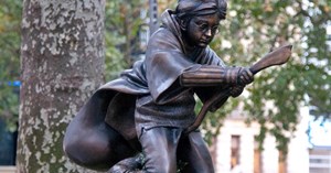 Londra'ya Harry Potter'ın heykeli dikildi