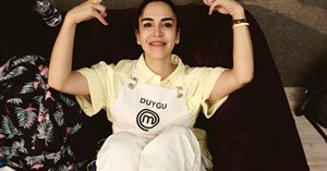 Masterchef Duygu Acarsoy, 'beni aldattı' dediği nişanlısı Uğur Atun'la nikah masasına oturdu