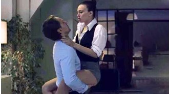 Melisa Şenolsun ve Metin Akdülger'in öpüşme sahnesi Atiye'nin 2. sezonuna damga vurdu
