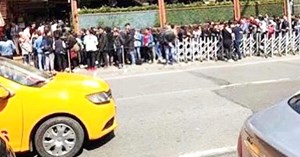 Nusret'in mekanının önündeki kuyrukla ilgili bomba iddia: Kişi başı 3 bin lira ödeniyor