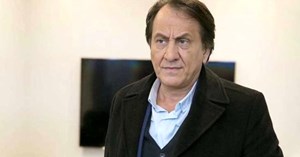 Öldüğü yönünde haberler çıkan oyuncu Özgür Ozan, iddiaları tiye aldı: Kral geri döndü
