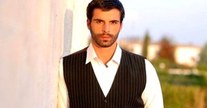 Oyuncu Mehmet Akif Alakurt, kendisini eleştiren takipçilerine küfür ve tehditler savurdu