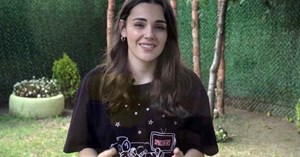 Oyuncu Yağmur Tanrısevsin iyilik için tişört tasarladı