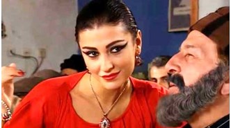 Özge Ulusoy'un yıllar önce bir dizide şeytan rolünü oynadığı görüntüler ortaya çıktı