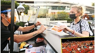 Seyirciler hem salonda hem de bilgisayar başında