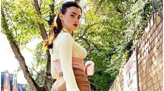 Transparan kıyafetinin içine iç çamaşırı giymeyen model Charli Howard tepki çekti