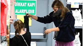 Tuba Ünsal'ın ekonomik alışverişi! Çocuklarına 10 TL'den tişört, 80 TL'den ayakkabı aldı