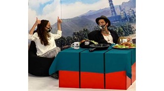 Ünlü çift mobil oyun turnuvasında buluştu