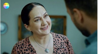 Usta Oyuncu Yeşim Gül, performansıyla dikkatleri üzerine çekti