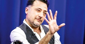 Yiğit Özşener: Usturuplu deliyim